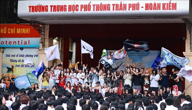 Giới thiệu về các câu lạc bộ văn thể mỹ...của nhà trường để học sinh tìm thấy một niềm đam mê mới, những người bạn đồng hành tuyệt vời và một thanh xuân thật rực rỡ. Ảnh: Thanh Tùng - TTXVN